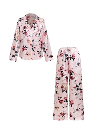 Roze satijnen bloemenpyjama met een blouse met lange mouwen en knopen en wijde broek met elastische taille.