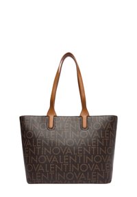 Brun tote bag med gentagende logomønster, lysebrune håndtag, glat tekstur, rektangulær form og åbent topdesign.