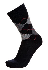 Calzino nero con un motivo argyle di diamanti grigi e accenti rossi, caratterizzato da una texture liscia e un dettaglio logo vicino al risvolto.