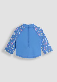 Kék rash guard hosszú ujjal, virág- és állatmintás ujjakkal, egyszínű háttal, félcipzárral a nyaknál, könnyű anyagból.