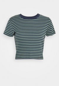 Randig kortärmad t-shirt i marinblått och grönt. Har rund hals, kort design, mjukt tyg och jämna horisontella ränder.