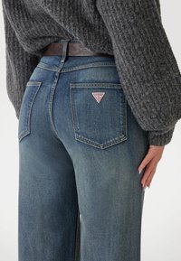 Guess CLAIR PALAZZO  - Alt laienevad teksad - blau