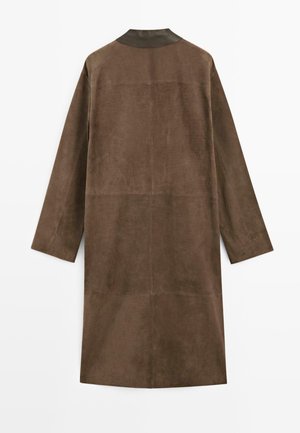 Massimo Dutti, LONG SUEDE LEATHER COAT - Klassisk frakke - dark brown