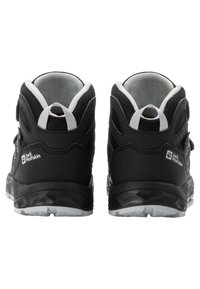 Scarpe da trekking nere con dettagli grigi, tomaia in mesh e sintetico, suola robusta, cinturino regolabile e dettagli con logo sul tallone.