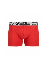 Rote Baumwoll-Boxershorts mit einem weißen Logo-Bund, ausgestattet mit einem figurbetonten Design und glatter Textur, ideal für Komfort und Unterstützung.