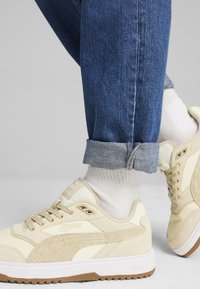 Puma DOUBLECOURT UTILITY UNISEX - Sneakers basse - sugared almond putty white