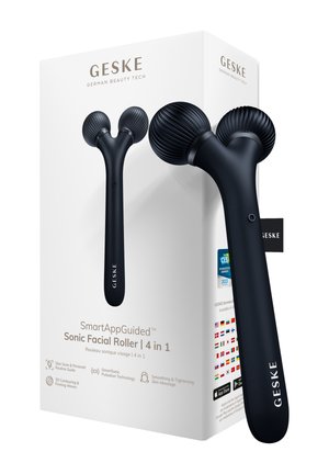 Zwarte Y-vormige sonische gezichtsroller met twee getextureerde massageballetjes naast een witte GESKE SmartAppGuided 4-in-1 productverpakkingsdoos.