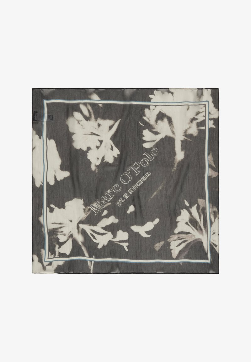 Foulard carré gris avec imprimé floral blanc, bords bordés de bleu et texte "Marc O'Polo Est. à Stockholm" centré en diagonale.