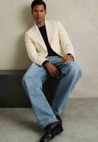 Reiss Laisvo kirpimo džinsai - light blue wash