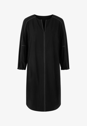 Schwarzes Kleid mit rundem Ausschnitt, 3/4-Ärmeln und gerafften Bündchen. Mit kontrastierenden weißen Nähten entlang der Nähte und einer vorderen Öffnung.