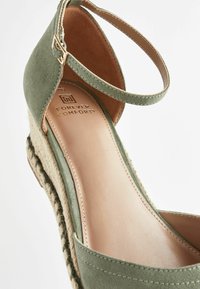 Next FOREVER COMFORTCLOSED TOE REGULAR FIT - Täistallaga kingad - green