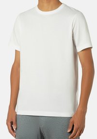 Weißes kurzärmliges T-Shirt aus glattem Stoff mit Rundhalsausschnitt, lockerer Passform und ohne sichtbare Logos oder Muster.