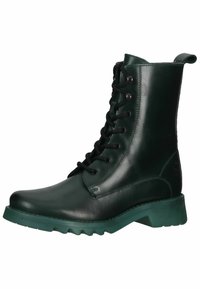 Botines de cuero verde oscuro con cordones negros, punta redondeada y suela de goma texturizada. Cuenta con una lengüeta en la parte posterior para facilitar su uso.