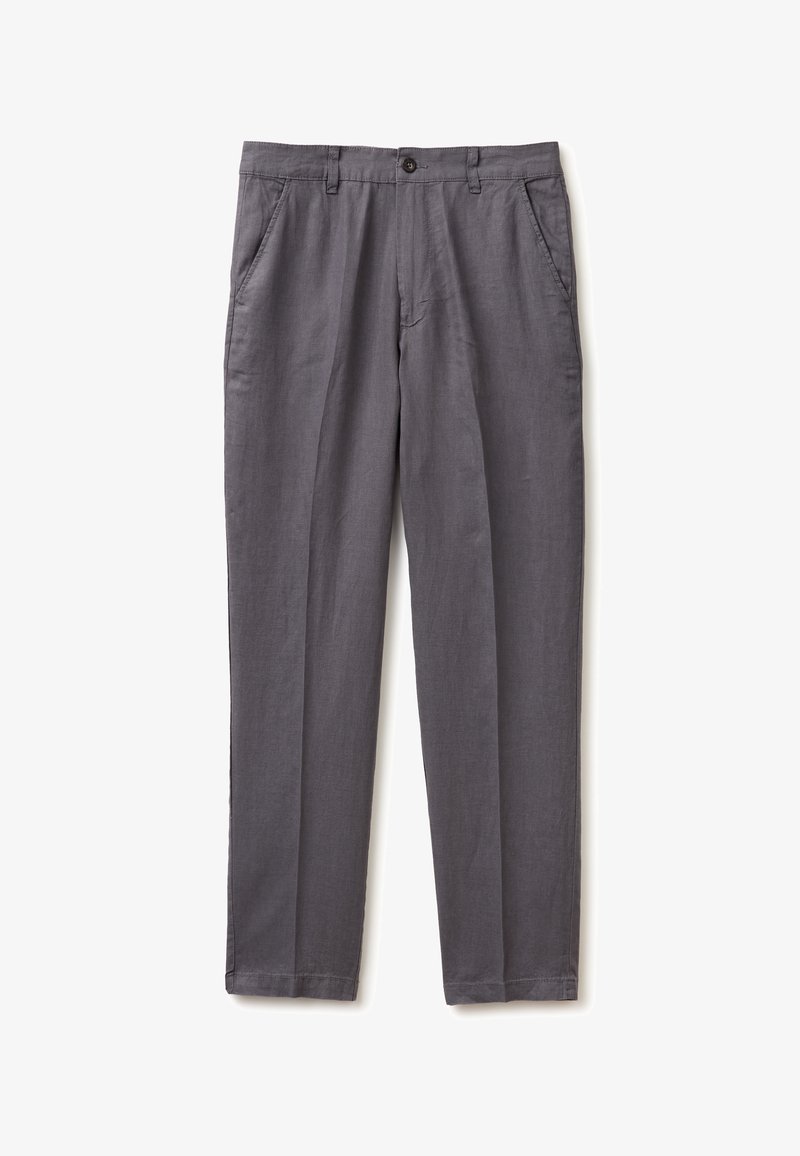 Pantalon gris à jambe droite avec poches avant, passants de ceinture et fermeture par bouton à la taille, présenté sur fond blanc.