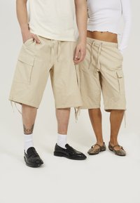 LEGACY STUDIOS - MAY UNISEX - Shortsit - stone Pienoiskuva 1