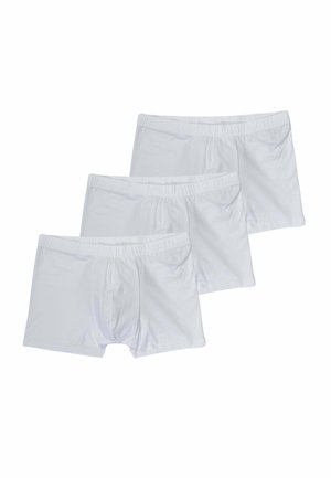 Tre paia di boxer bianchi semplici da uomo con vita elastica disposti in pila sfalsata.