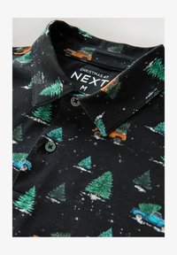 Valittu, charcoal grey car