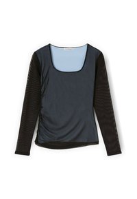 Dlouhý rukáv s tmavě modrým předním dílem a průhlednými černými texturálními rukávy. Má čtvercový výstřih a na bocích řasení.