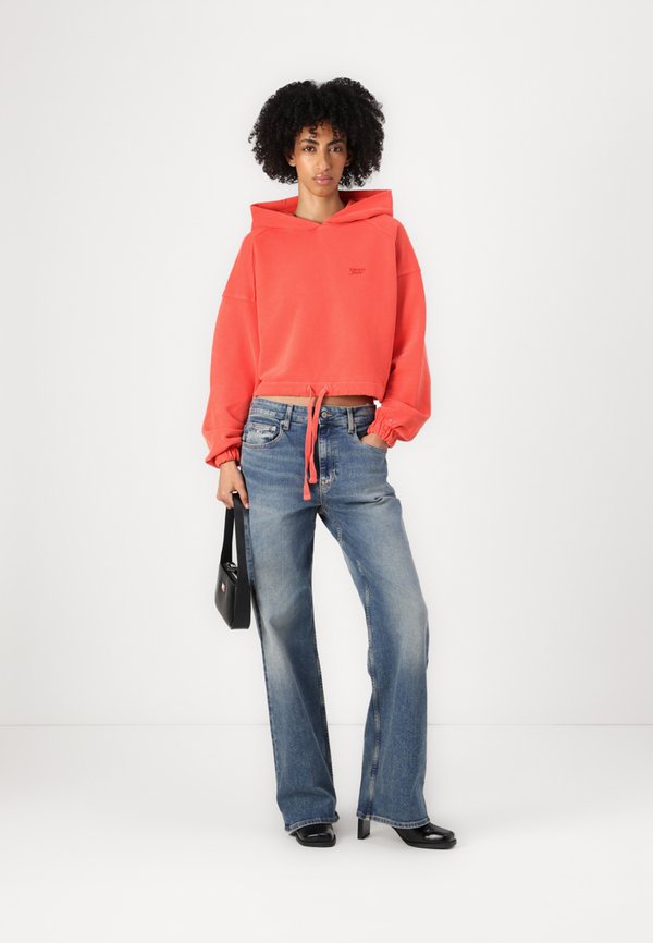 CROP SCRIPT HOODIE - Sweatshirt - bright vermillion3