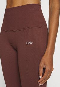 ICANIWILL DEFINE SEAMLESS POCKET - Tights - warm brown