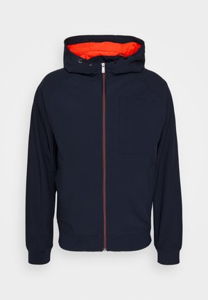 Sötét tengerészkék kabát kapucnival, narancssárga béléssel, cipzáras záródással és mellzsebbel. Simább, könnyű anyagból készült.