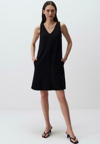 Jimmy Key V NECK SLEEVELESS POCKET  - Freizeitkleid - black