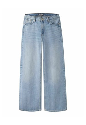 Lyseblå jeans med vide ben, frontknap og lynlås, bæltestropper og forlommer.