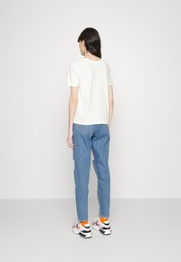 Levi's® HIGH WAISTED MOM JEAN - Nosečniške kavbojke - summer games