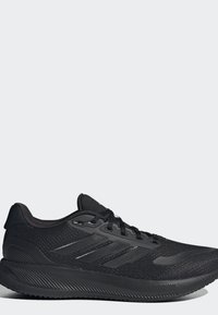 Pantof sport negru din plasă cu profil scăzut, cu dungi negre subtile, talpă din spumă, închidere cu șiret și talpă exterioară texturată pentru aderență.