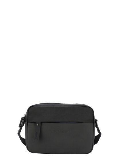 Sac messager noir avec un dessus en tissu texturé et une partie inférieure lisse, arborant un logo, une sangle ajustable et une fermeture éclair.