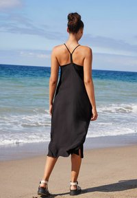 Next MIDI SLIP PETITE - Vapaa-ajan mekko - black