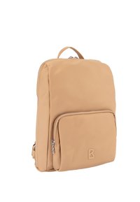 Bež najlonski nahrbtnik z rektangulasto obliko, s sprednjim žepom na zadrgo in logotipom v reliefu na strani, gladke teksture in nastavljivimi naramnicami.