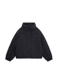 Veste matelassée noire avec un col haut, fermeture à boutons-pression et poches latérales. Comprend des manches longues froncées et une silhouette trapèze.