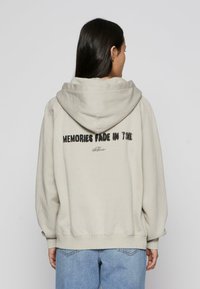 Pegador Mikina so zipsom - washed moon grey