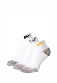 Drie paar enkel sokken in het wit, met zwarte, grijze en gele CAT-logo's op de boord; grijze accenten op de hielen en tenen.