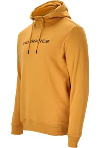 Gul hoodie lavet af blødt stof, med en kenguruelomme, snøre i hætten og sort "ENDURANCE" tekst på tværs af brystet.