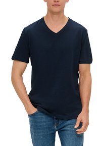 Maglietta a maniche corte blu navy con scollatura a V realizzata in cotone morbido. Presenta una vestibilità classica con cuciture minime e un design casual.