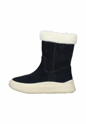 Bottines en daim bleu marine avec un col en fausse fourrure crémeux et une semelle en caoutchouc beige texturé. Présente une silhouette lisse et des détails de couture.