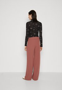 JDY JDYGEGGO LIFE  NEW LONG NOOS - Hlače - rose brown/black