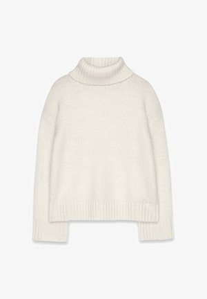 Biely pletený sveter s rebrovaným rolákom, spadnutými ramennými švami a rebrovanými manžetami. Mäkká textúra s voľným, uvoľneným strihom.