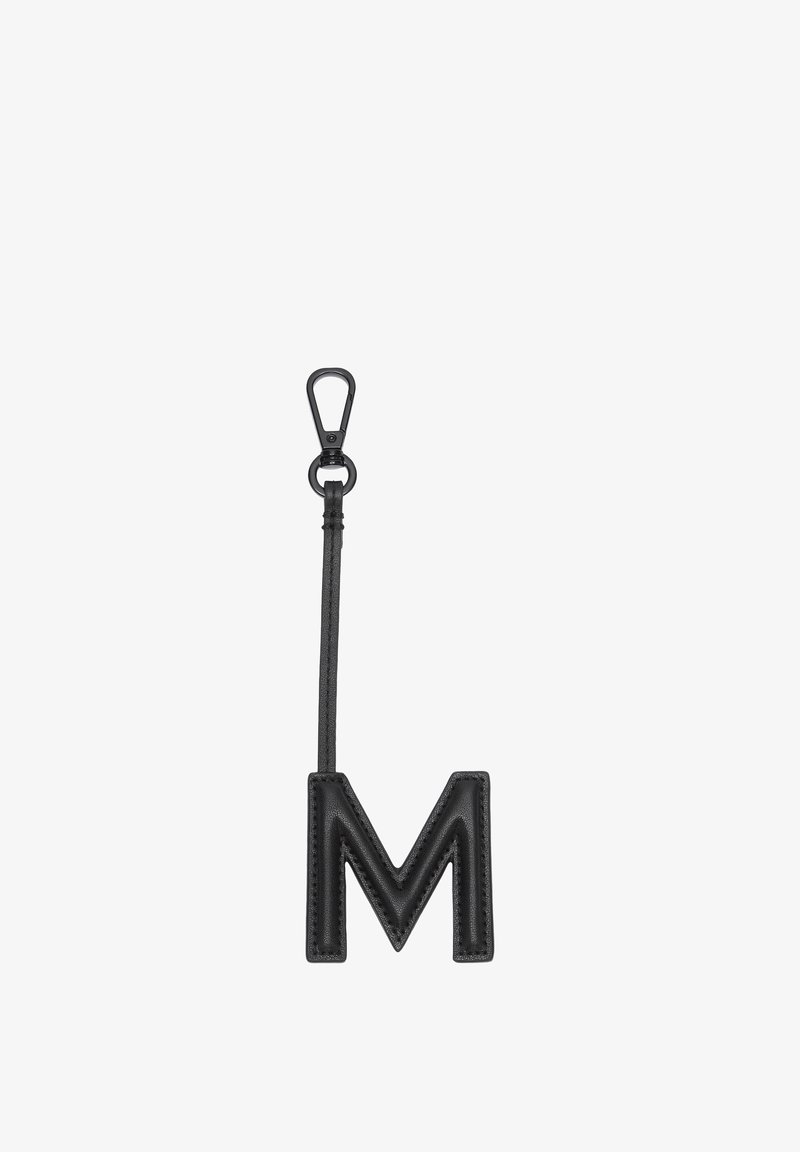 Porte-clés en cuir noir avec la lettre « M » cousue et un clip métallique attaché par une lanière en cuir.