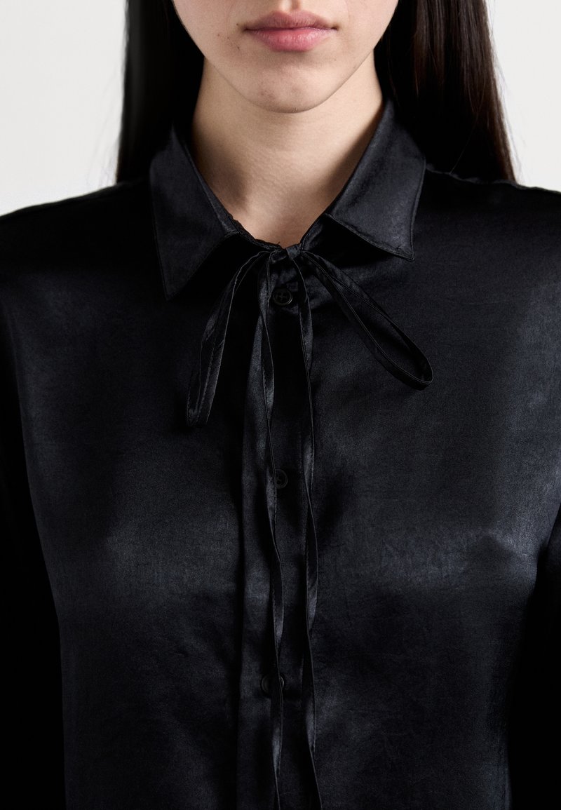 Ludovic de Saint Sernin CROP SHINY UNISEX - Camicia - black