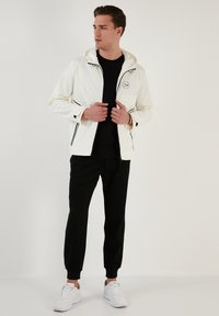 Buratti REGULAR FIT - Jachetă subțire - white