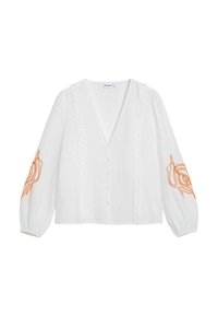 Weiße Bluse mit gerafftem Vorderteil, V-Ausschnitt und Knöpfen. Verfügt über lange, puffige Ärmel, die mit orangefarbenen Blumenstickereien verziert sind.
