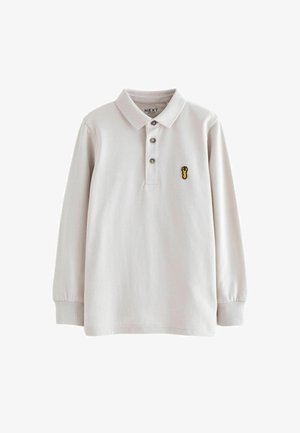 Polo de manga larga en algodón gris claro con tapeta de tres botones, puños acanalados y un pequeño emblema de langosta amarilla bordado.