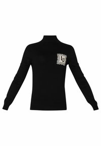 Pull en tricot noir à col montant, manches longues, et poche à motif couleur crème avec un logo. Texture lisse.