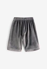 Pantaloni scurți gri din corduroy cu o talie elastică, având o textură verticală cu nervuri și un croi lejer, potriviți pentru uz casual.