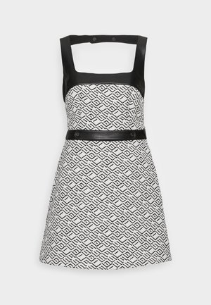 Guess, Hverdagskjole - white