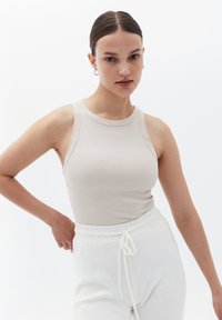 OXXO HALTER NECK SINGLET - Toppi - french oak
