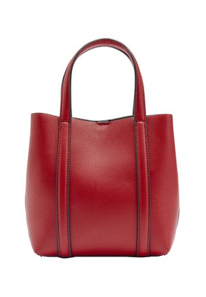 Czerwona skórzana torba na ramię z dwiema rączkami, gładką fakturą i prostymi pionowymi przeszyciami.